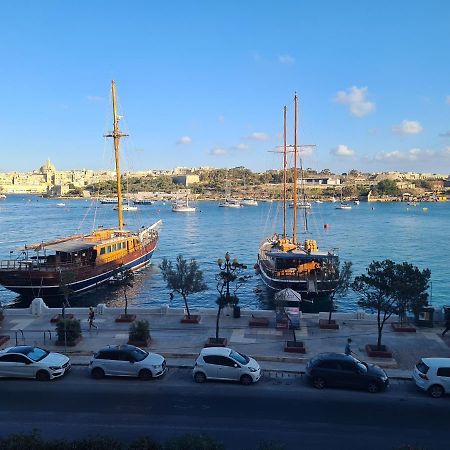 Spacious Seafront Apt Next To Sliema-Valeta Ferry 外观 照片